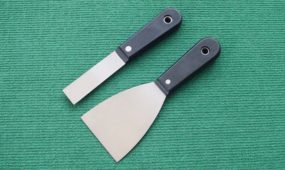 Putty Knife With Plastic Handle